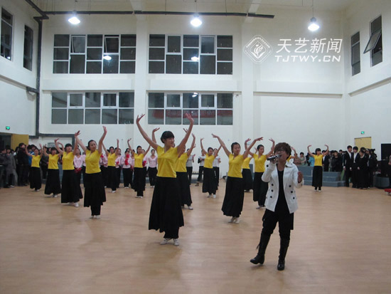 李罡院长审查大型歌舞晚会《盘山日记》专场节目